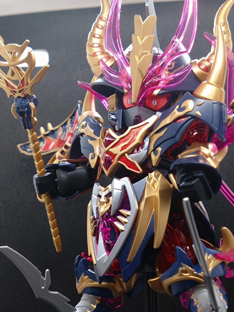 頭パッカーンして、マントが開く変身は、子どもの時のサタンガンダム→ブラックドラゴンを思い出しますあれ、本当に好きだったなー