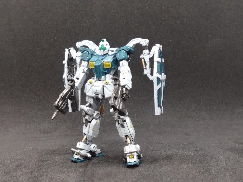 グレーサフ→つや消しブラック→ホワイトのドライブラシで下地を作りました薄めの塗装を何度か重ねて、いい感じに仕上がりましたどっかで見たやり方を真似したんですけど、アーティファクトの塗装は、このやり方が上手くいく気がします