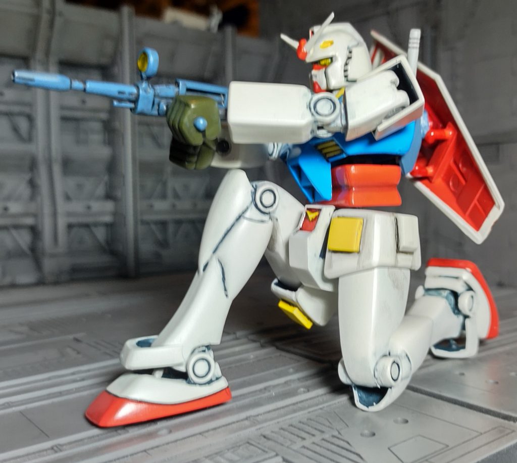 「超合金可動戦士ガンダム」を参考に股関節を分割し自然な立ち膝を再現