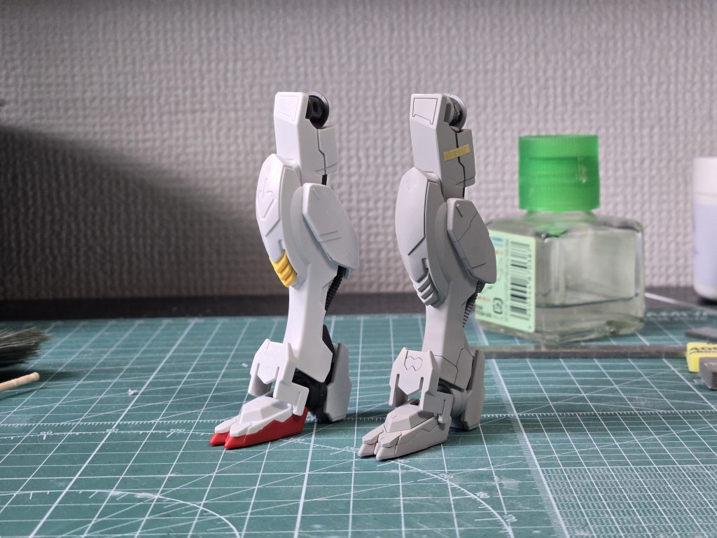 いちばんがんばったのはやはり脚ですねガンダムフレームはどうしても太ももが短いので2mm延長。かわりにスネで2mm短縮してます。