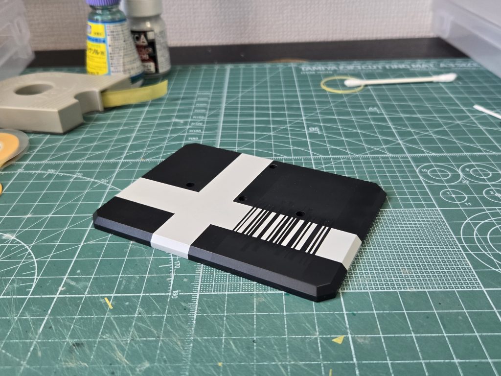 マスキングで台座を製作。マスキングはクソです