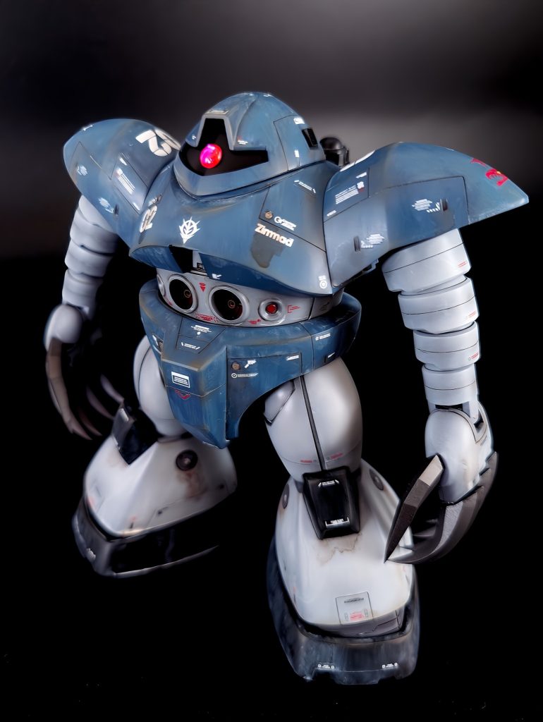 カラーリングには何も意味はないです。ちょっと涼しげにしたかっただけで手を加えたのは…フリージーヤードの発射口、耳っぽいところ、モノアイ、バックパック、メガ粒子砲、アイアンネイル、適度なスジ彫り…ぐらい