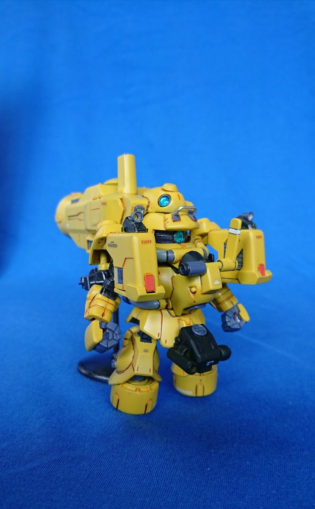 目を引く、潜水艇と一体化したような頭部。センサー、ソナー、測量機などが積み込まれており。海底を航行中でも、分析・解析が可能な仕様となっている。潜航深度は4000メートル。カタログスペックでは、もう少しいけるようだ。