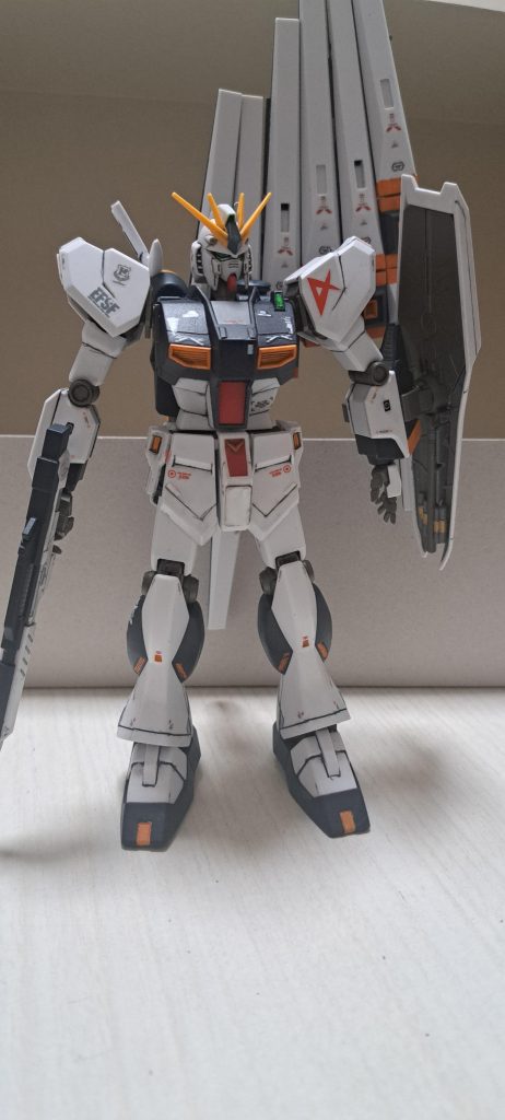 胸張って立ってるつもりなんですがトホホ　トホホと言えば以前無くしたユニコーンガンダムのアレが発見されました。 