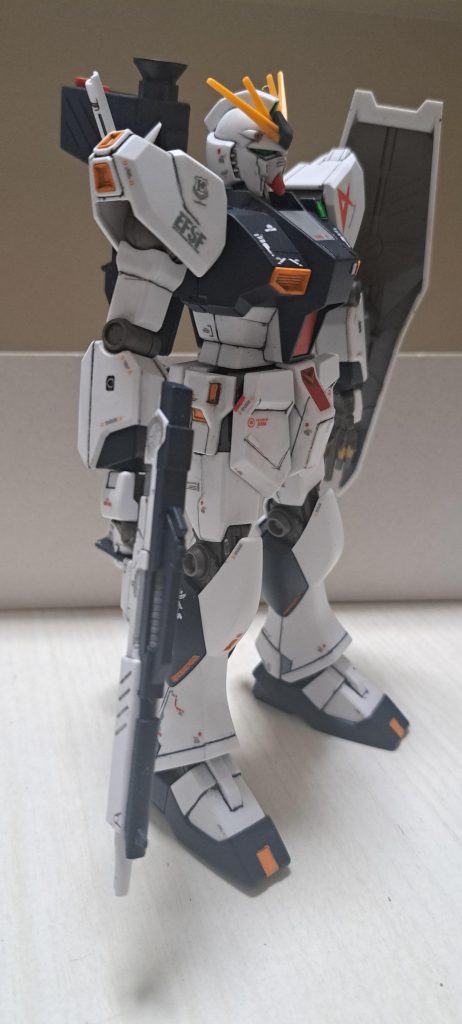 νガンダム用のデカールの手持ちもあったのでよかったです。