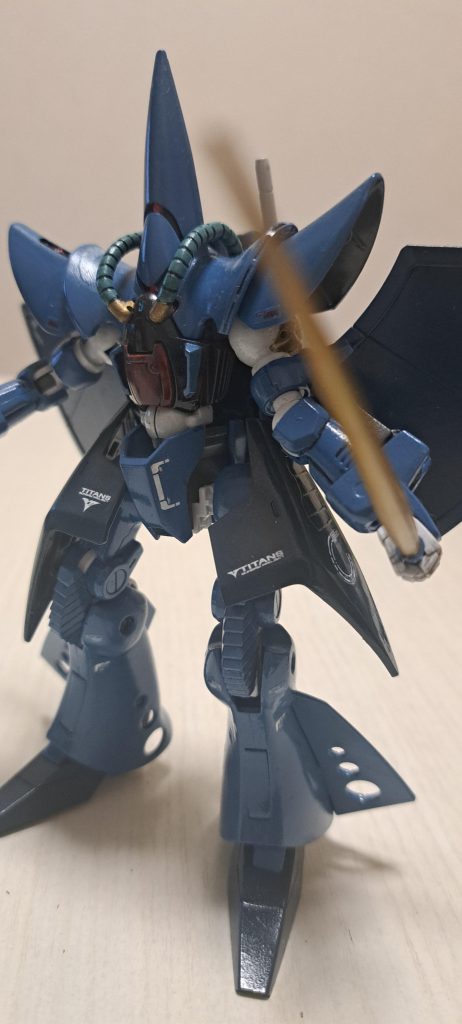 ビームサーベルが似合うなと思って持たせて その他の武器は何処かへ無くしてしまったです。