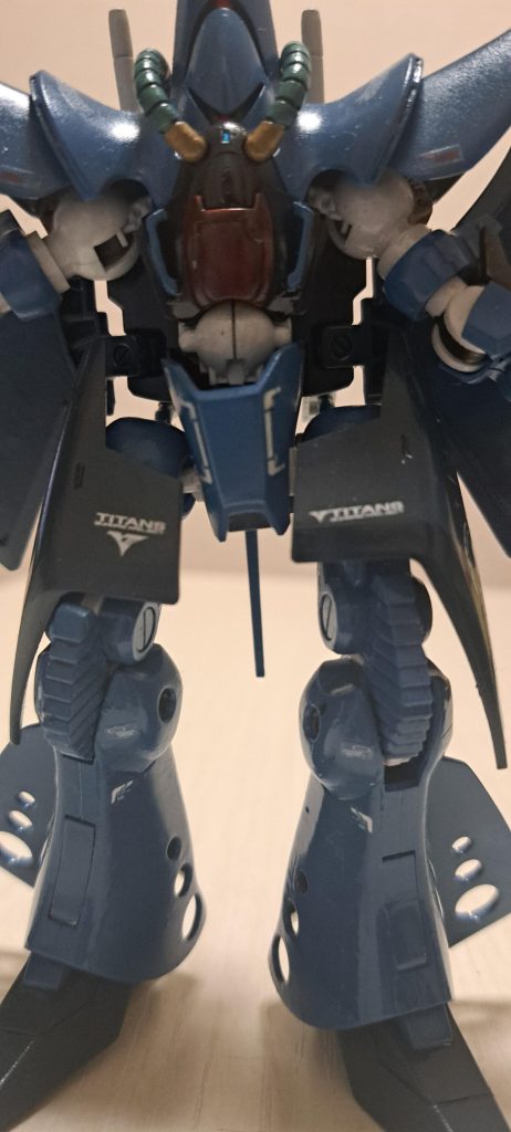 目はシールではなく蛍光ピンク。デカールは当時の手持ちの物を少し。独特なフォルムのため放送当時はあまり好みではなかったのですが めったに見かけない物だと購入し作ってみたらカッコいいと思い直したキット。