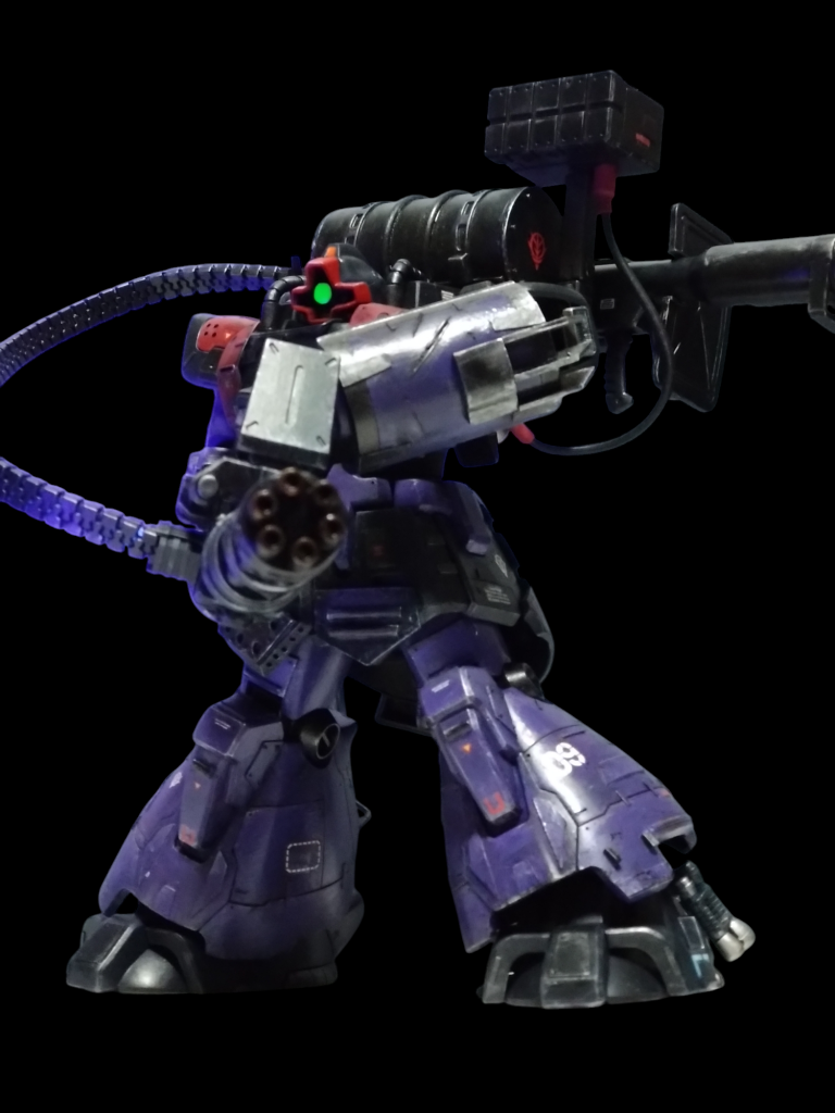 当初は陸戦仕様を目指していましたが宇宙仕様に路線変更です。ということもあり足首横はバーニアに変更してます。モノアイはブラックライトでグポーンさせてます。