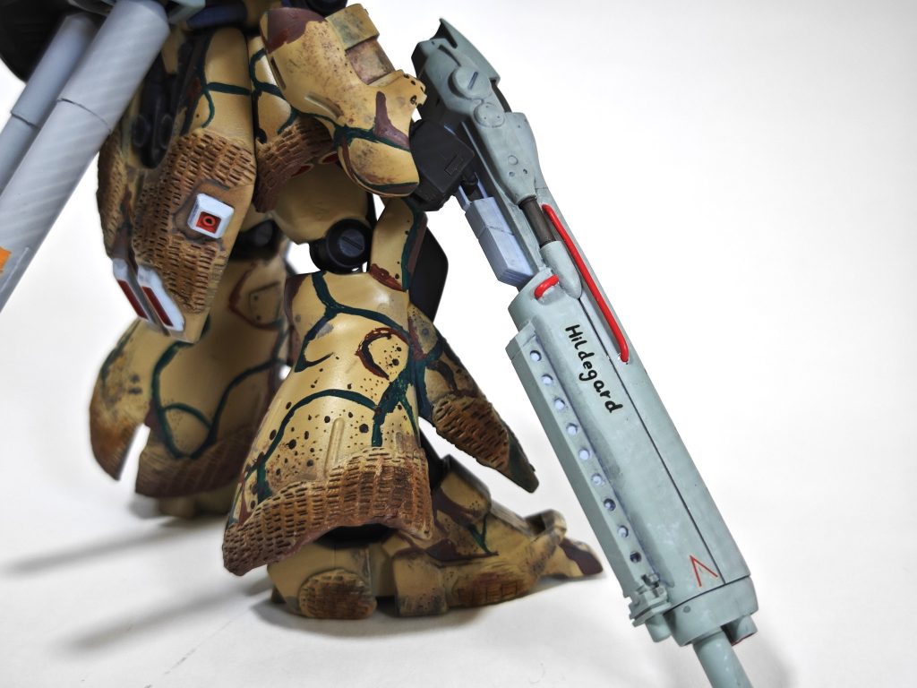 ビームライフルは連邦からの鹵獲品を改造して使用しているようだ