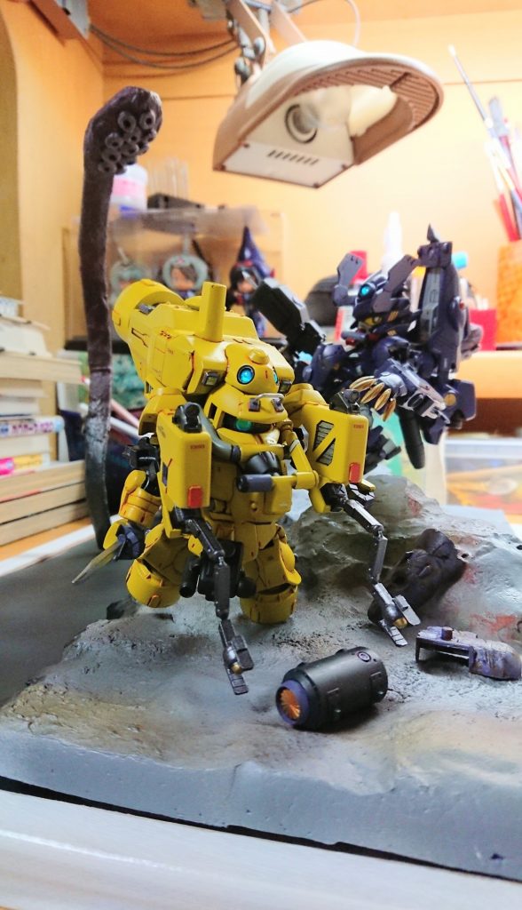 2020年のオラザクに応募したものなんですが。規定を読んで、画像の加工うんぬんの文言がなかったようなので。映像のようにエフェクトを少しかけて応募してしまったのですが。やはり、アウトだったみたいで。結局、ジオラマの方の写真は乗せてもらえませんでした。(泣)不完全燃焼の曰く付きの作品になってしまいました。(苦笑)ガンスタさんに乗せて。供養は出来たので、まぁいいかー。w機体の方は、設定・説明を含めて。後程それぞれ投稿させていただきます✌️とりあえず、ここまでお付き合い頂いた方。ありがとうございました!