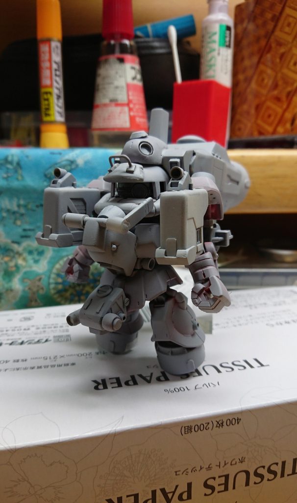 サフ萌え~キュン☆本体は極力いじくらず。追加パーツを作って付けることで、フォルムを変えようという趣向でした。頭部の潜水艇本体は、アメイジングウェポンバインダーをプラ板等で幅増しして形作ってあります。けっこー、イメージ通りに出来たなと自負してます。まぁ正直、CSシャアザクのスタイリングの良さに助けられた感も多いかな〜。(苦笑)