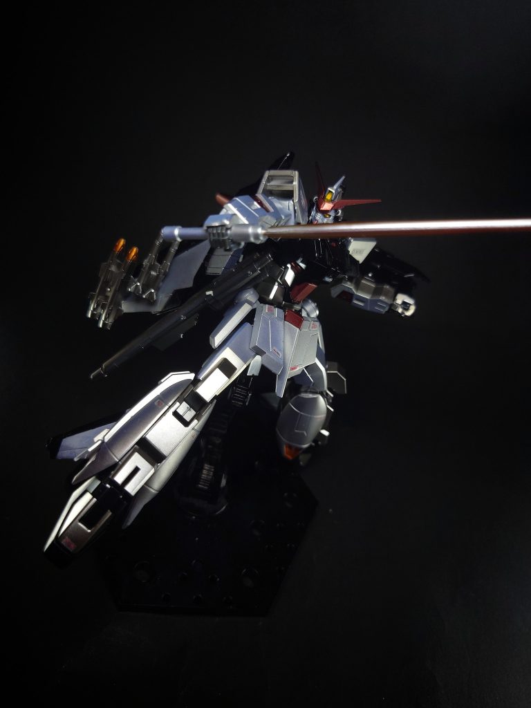 70J式改 ビームサーベル左腰部に1本装備されているビームサーベルで、M1アストレイに搭載されていた70式ビームサーベルの改良型。この改良によって整備性・信頼性が向上し、省電力化を図ったことと併せ、70式に比べて30%から40%の駆動時間延伸に成功した。