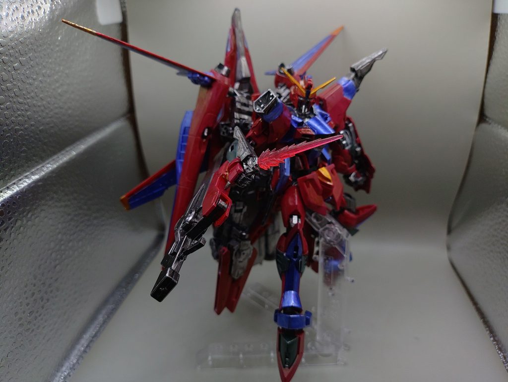 〇近接アクション近接武器として、肩のブーメランが復活したのと、小型シールドにサーベルを連行し、腰のブーメランも引き続き採用しているため、格闘技であるにも関わらず、継戦能力は高めです。