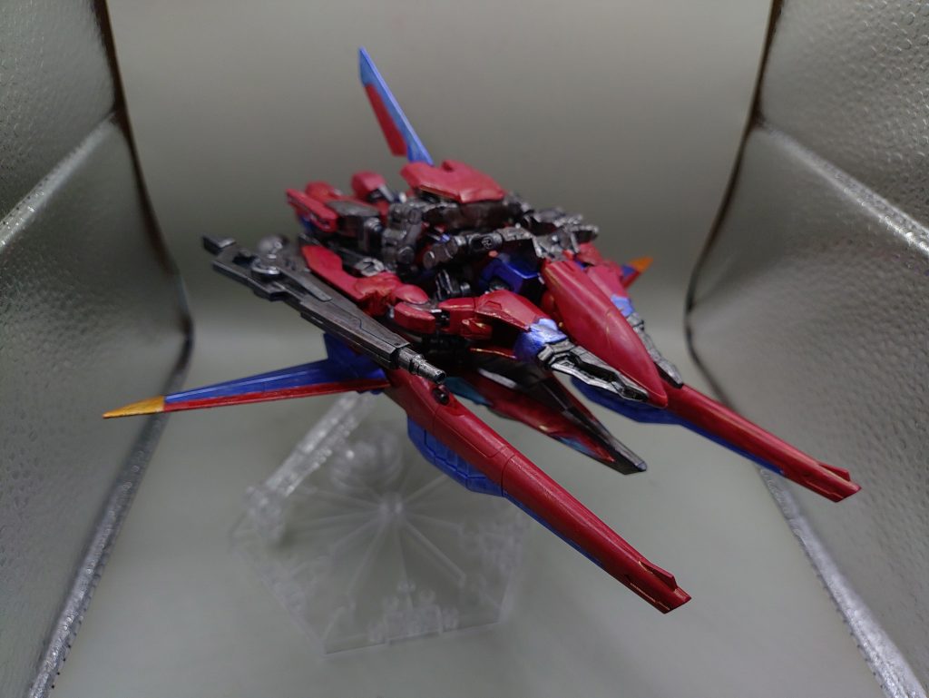 〇MA形態イモータルジャスティスの機能を引き継ぎ、MA形態への変形を可能としています。リフターと合体したままMA形態になることが可能で、リフターをスマートに連行することで、乱戦状態で被弾面積を減らして立ち回る事が出来ます。