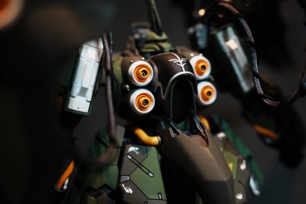 メタルパーツもそこそこ使用してます。