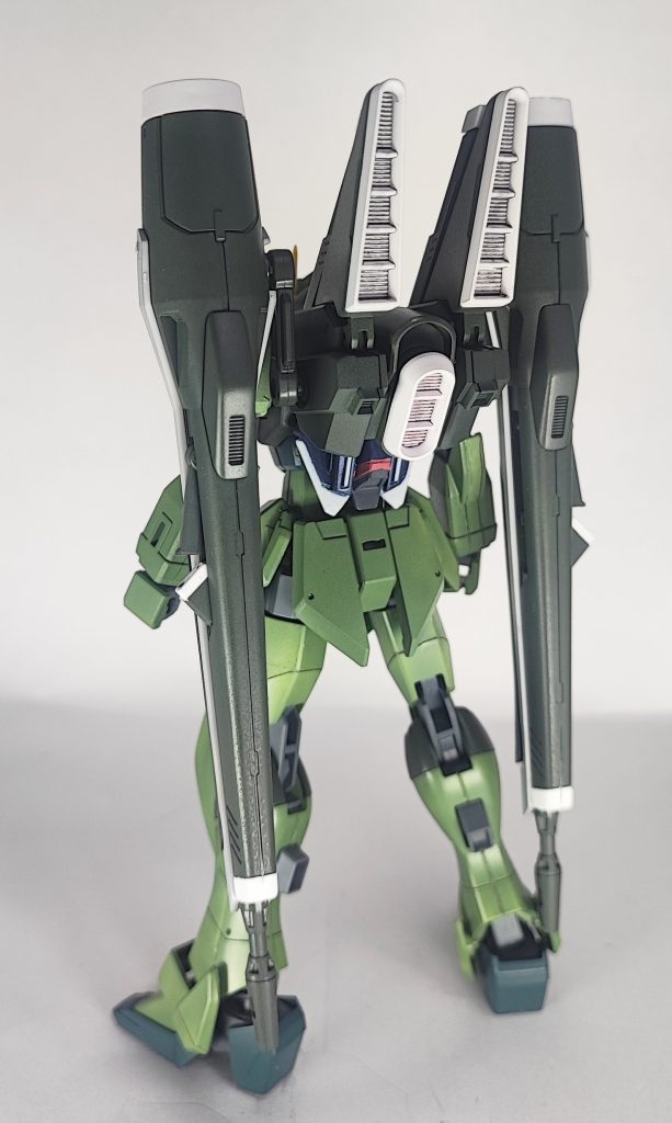 背面ブラストシルエットが結構重く、自立はなかなか大変でした。