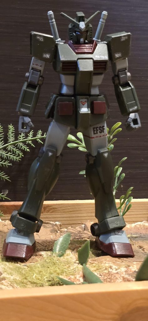 実は私、ガンプラは好きなのですが、ほとんど話を知らなくて...マークがカッコイイとかでシール貼ってるから、間違いがあるかも。さすがに、連邦軍と、ジオン軍のエンブレムは分かりますが...