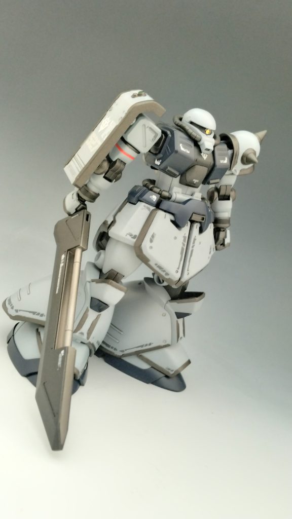 大きいポーズを取らせたかったのですがどちらも比較的古いキットなのでポージングが取れずただ立ってるだけになりました。