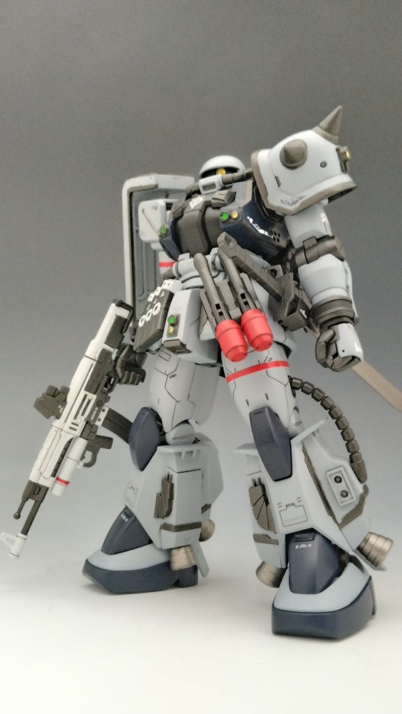 ハンドグレネードを前に付けた状態です。戦闘時の状況に応じて武装の変更とかよくしてるかも。