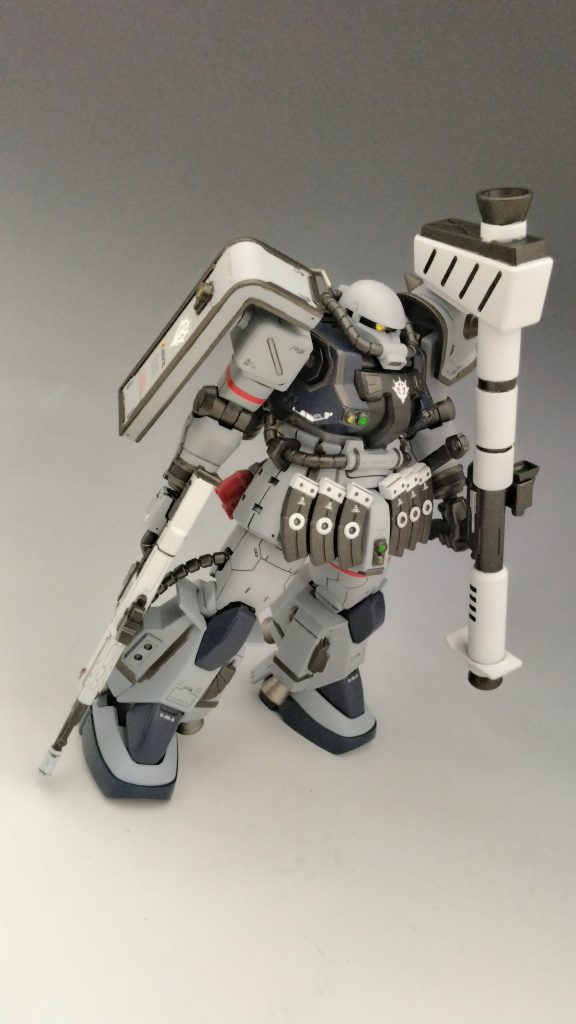 最近お気に入りのギラ・ズールのビームマシンガンを装備しています。またそれだけでは火力不足なのでケンプファーのジャイアント・バズ持たせてます。