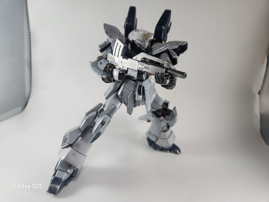 ［ビームマシンガン］ギラ・ドーガの小隊長クラス用のビームマシンガン。ライフルとマシンガンのモード切替が可能。