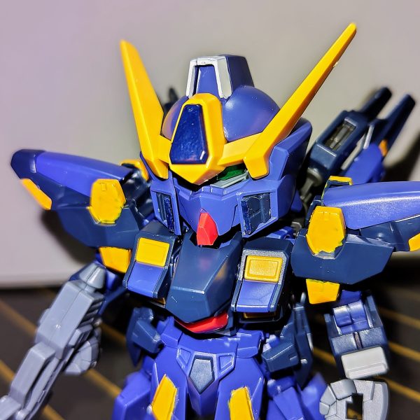 クロスシルエットのシスクード（ティターンズカラー）からヒュッケなバインさんみたいな？ガンダムを作るという試みです(｀･ω･´)！まだ細かいところは終わっていませんが、なんとなぁ～くそれっぽく見える気はします…たぶん頭部のツインアイを自作したのと頬の一部を切り飛ばした以外は部分塗装したのみです顔は……写真からだと分かりづらいかも知れません(￣▽￣;)あと一息なので頑張ります(ง •̀_•́)ง（5枚目）