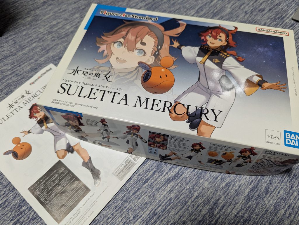 成形色も綺麗だったので、部分とトップコートだけして、スレッタ完成。あーパチパチと、簡単に作れるのね(^_^;)聞いてはいたけど。バンダイスゲーな。 