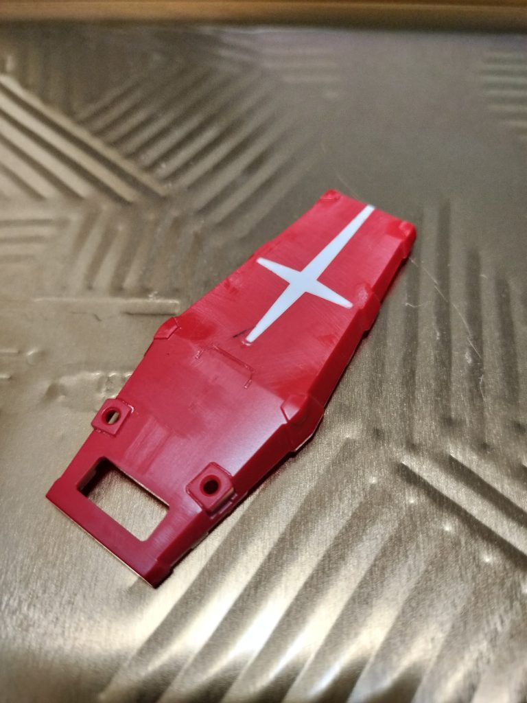 シールドの十字は、GSIクレオスの瞬間接着パテを使って埋めました。 