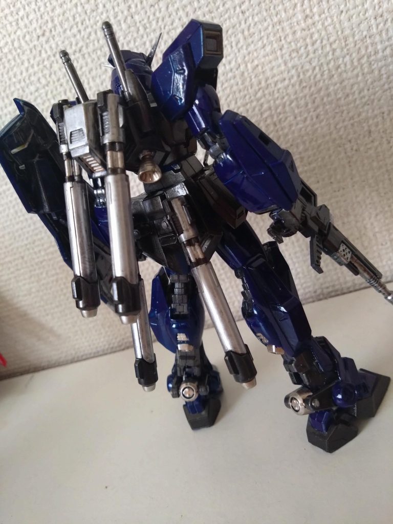 プロペラントタンク風なものを４本追加。