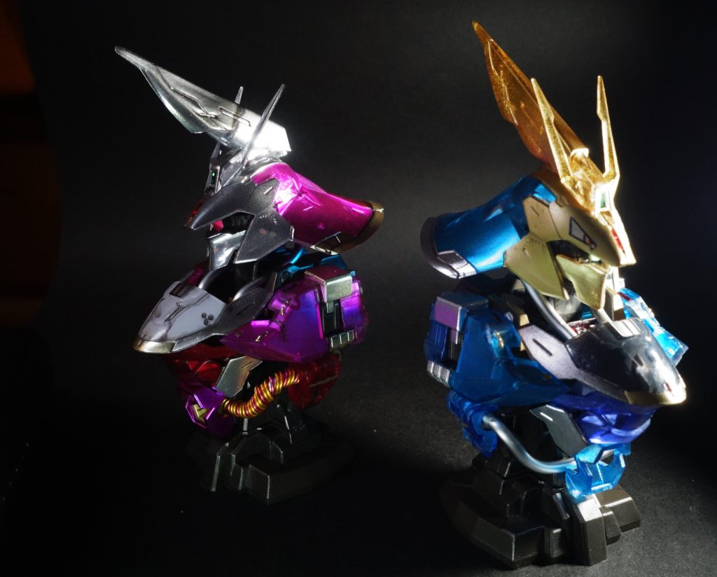 やっとメッキシルバーで塗装したことがわかってもらえそうな写真が撮れました。実際はほんとにメッキというか、ミラーというか。楽しいチャレンジとなりました。ただ、メッキシルバーの定価はこのざざびーガシャポンより高いですが(gundam-kao9)