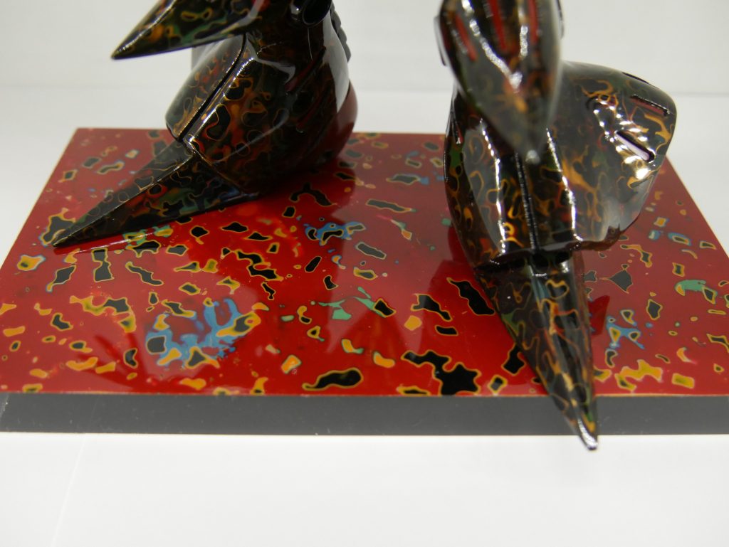 台座も赤ベースで津軽塗！