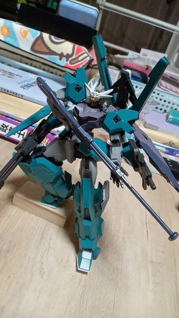 当初はファラクトのライフルを使用する予定でしたが、他で使う用ができたのでコトブキヤさんのライフルに変更しました。