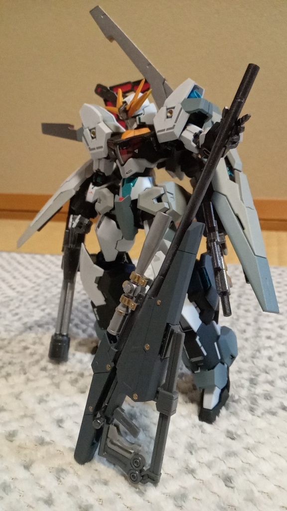 配色はギリギリまで悩みましたが無難にνガンダムカラーで仕上げました。なかなかヒロイックな機体に仕上がったと思います。