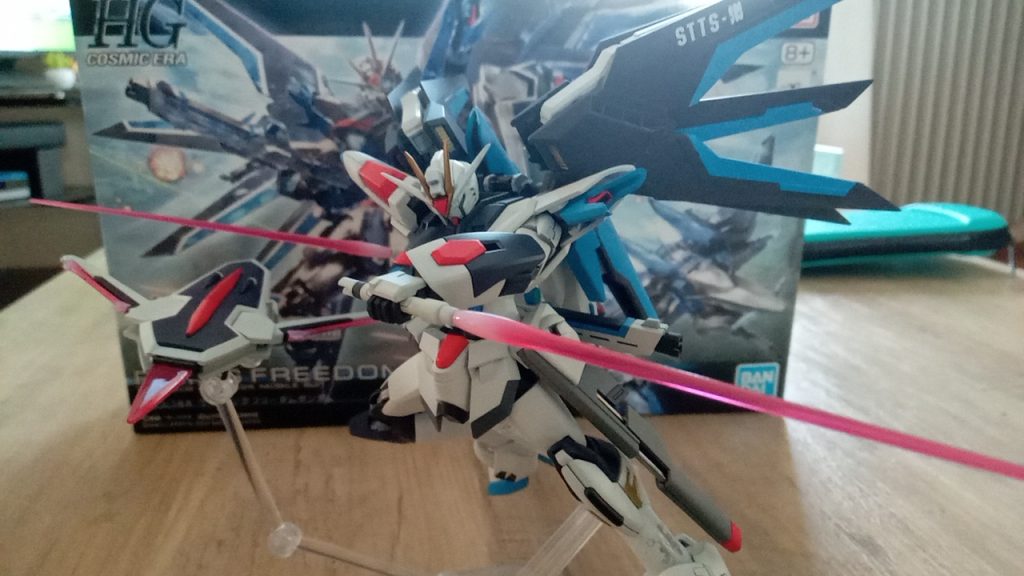 フリーダムといえば私は2刀流のこのポーズが印象的でした。サーベルのグラデも上手くいって満足の出来です。