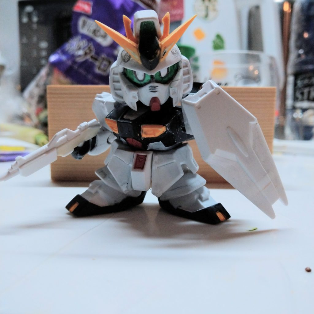 プラ版1ミリ使用している箇所胴体の左右 黄色の部分( 元の排気部削り取り)腰の左右のアーマーの内側に貼り幅を確保ライフル縮小分割部を1ミリ0.5ミリで左右貼りシールド伸ばすのに2,3枚( 白い所)制作中の画像が無いと文字起こしだと分かりづらいですよね。。。