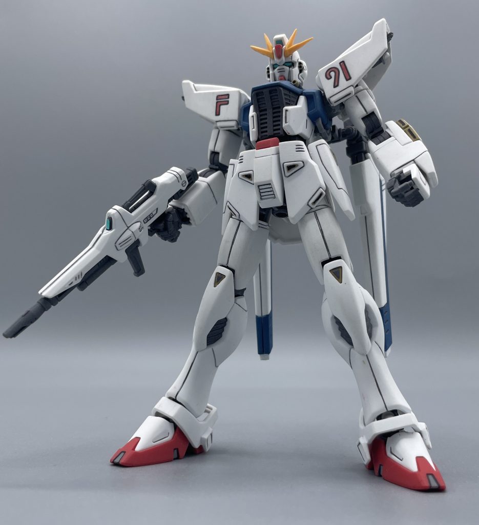 以上、HGUC「ガンダムF91」の紹介でした。このキットは、バンダイの「オールガンダムプロジェクト」の一環で生み出されました。要は、共通フォーマットで主役級ガンダムをドンドンHG化して販売しようという企画です。 この共通フォーマットが災いしたのか、発売当初から「こんなのF91じゃねぇ」といった批判的な意見が多くみられたキットです。確かに、劇中のフォルムに似ているかと言われたらNOなのですが、本キット単体で見たら、可動も十分、武装も豊富、クリアパーツが美しいといった良い点もたくさん見られます。 現状のガンダムF91の決定版は「MG Ver.2.0」でしょうか。その2.0も、こうしたF91の立体化チャレンジの積み重ねによって完成した商品であるとも言えそうですね。 最後までご覧いただき、ありがとうございました!!(*^^*)♪♪