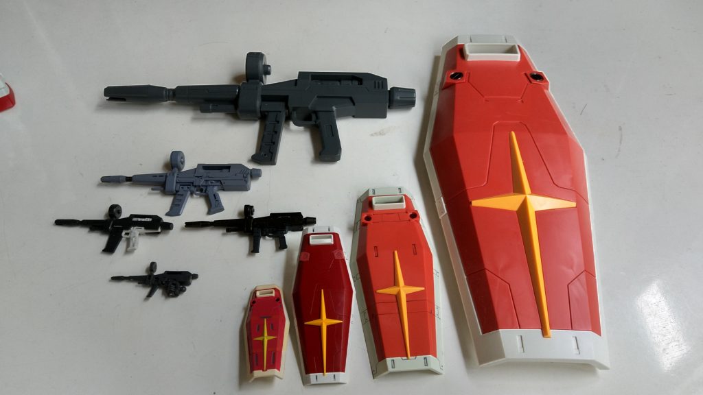 サイズ別に並べると面白い(笑)各サイズ毎デザインアレンジが違いますね。