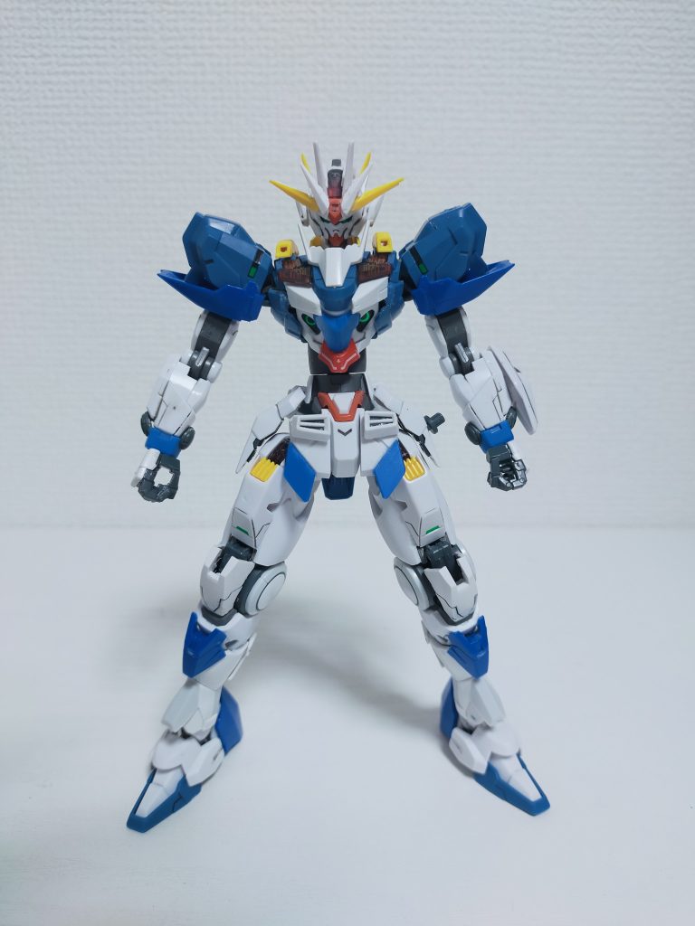 まずは素体。改造を加えたのは多すぎて全部は書ききれませんが、だいぶでかいです。脚部、腹部の延長で大きくなりました。頭部は少し心残り、