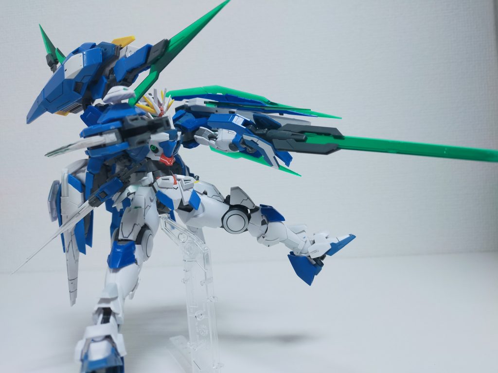 ここからポーズ集です!とりあえずフルバーストさせておけばいい風潮、あると思います。