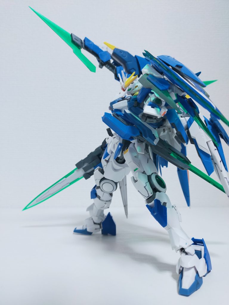 今回も御観覧ありがとうございました!!だんだん見てるとVガンアサルトバスターにも見えてきたり楽しかったです!頭部アンテナだけ心残りだけど、非対称もたまにはいいなと思えました!……もう水星の人として投稿していこうかな。次回!次回こそ別作品のミキシングを!