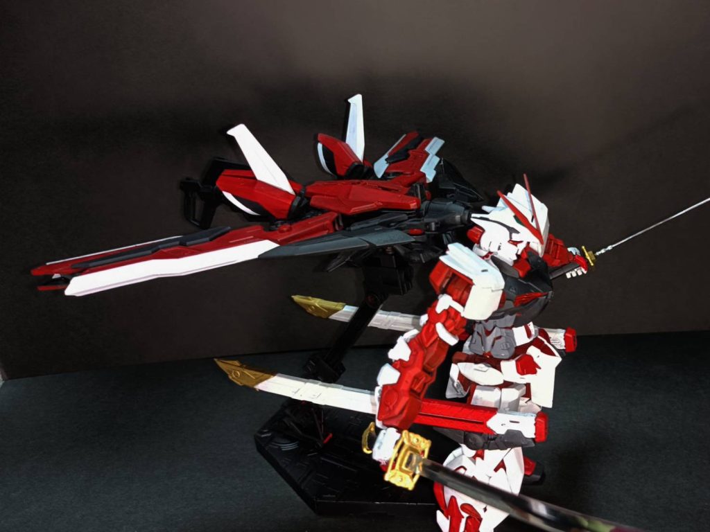 フライトフォーム。台座が二つ無いと宙に浮けないのは御愛嬌。 