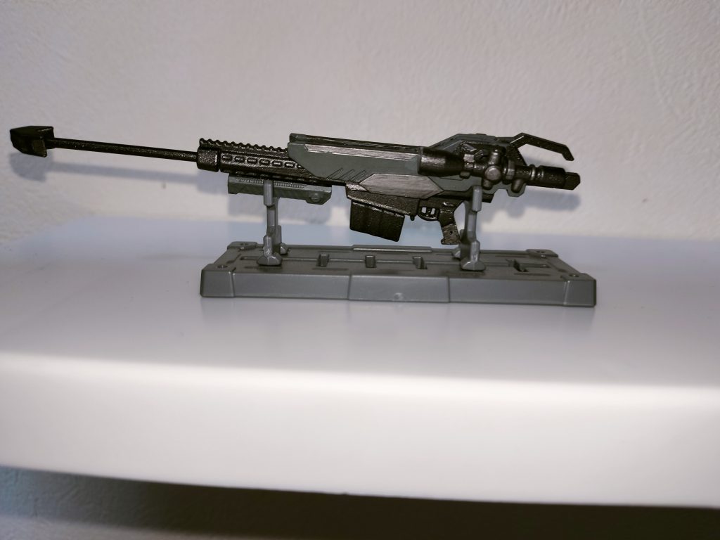 このスナイパーは肩のものと同じく100均のものにジャンク置き場にあった何かのなんかをつけて作りました。