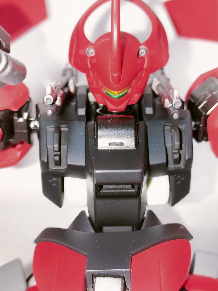 気づいている人もいると思いますけど胸部のパーツ無くしてます…