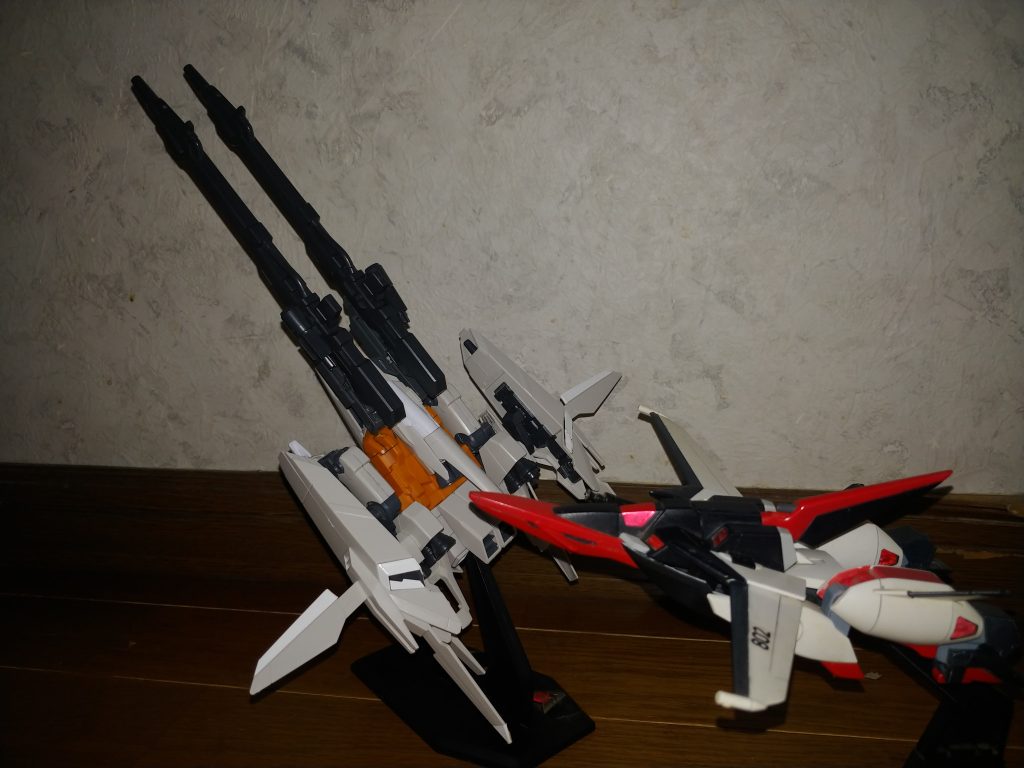 ちなみに世界観が違いますがムラサメ機との比較。