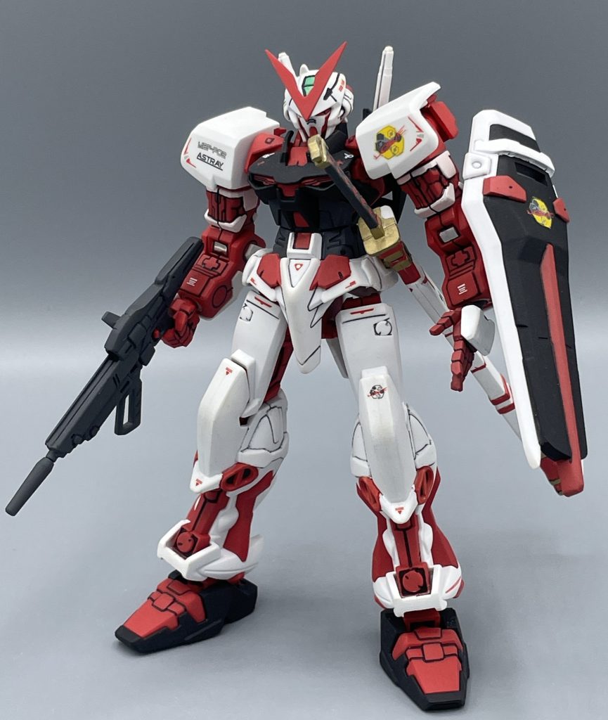 MBF-P02 GUNDAM ASTRAY【RED FRAME】　ガンダムSEEDの外伝「機動戦士ガンダムSEED ASTRAY」の主人公機であるMSです。現在は、リニューアル版のキットが発売されていますが、こちらは2003年に発売された旧キットとなります。　リニューアル版も素晴らしいキットですが、私はこちらの旧キットの筋肉質な造形が大好きです。★1/100 版も、是非みてやって下さいヾ(≧▽≦)ﾉhttps://gumpla.jp/old/2034695★HGブルーフレームもご贔屓にッ(*^^*)https://gumpla.jp/hg/2129833