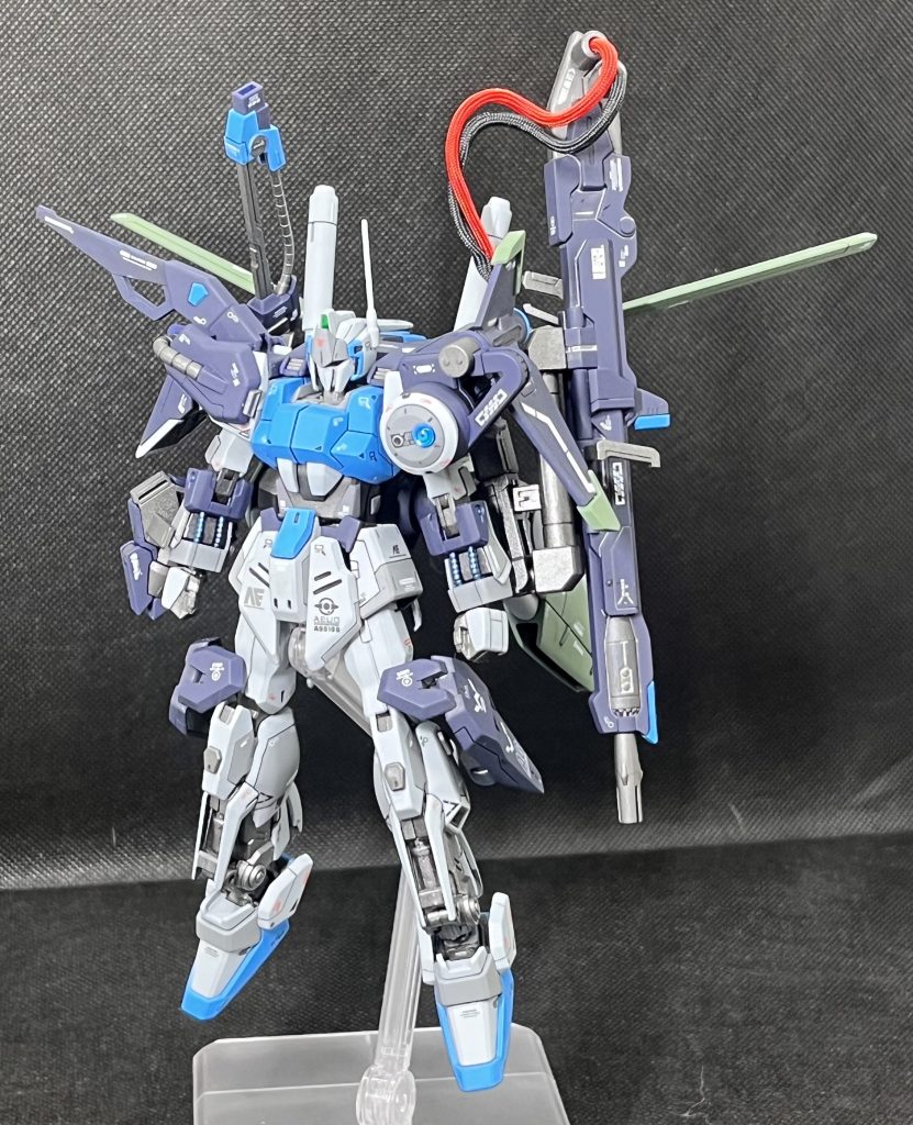 武器を全て収納した状態。バックパック重いんで自立不可です。スタンド必須です