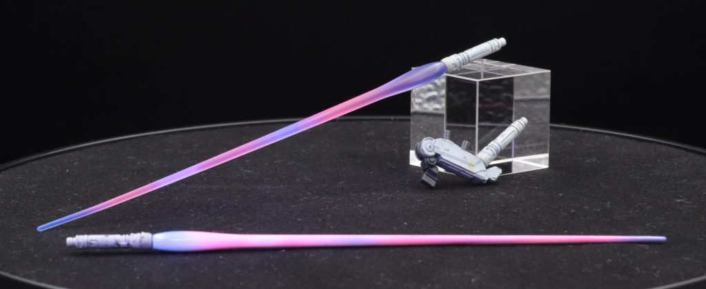 ビームサーベルは劇中の色を再現するため蛍光ブルー、蛍光ピンクをランダムに塗装してます。また透明、白下地の2種類にしてみました。怖いガンダムに仕上げられてるなら幸いです笑最後まで閲覧いただきありがとうございました！