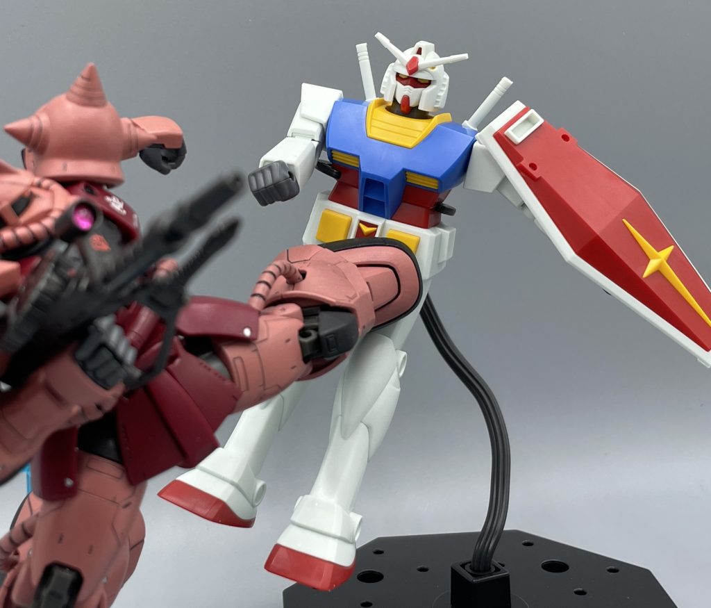 なんか蹴らせたくなる造形。似合う。これアニメで見たやつだ(笑)