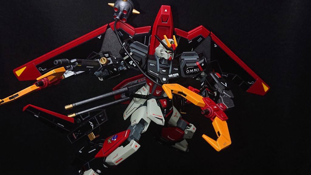 No.44:レイダーストライクhttps://gumpla.jp/hg/1742993ストライクとレイダーをニコイチした飛行機型に可変する高機動型のストライクですレイダーの要素として外せないのはやっぱり可変機構ですよね💡実はストライク改造で初めての飛行機型の可変機なんですよ!かなり試行錯誤を繰り返して組んだ機体なのですが、その中で特に気に入っているのが両腕に装備した“短射程プラズマ砲(アフラマズダ)”ですねw元々はレイダーのサイドスカートに装備されていたのですがストライクに落とし込む際に個性を出したいと考え腕に持ってきたのですこれが仕上がってみると想像以上に良くてwMS形態でもMA形態でもちゃんとレイダーらしく見せてくれるので気に入っています✨ですがSEED三馬鹿ミキシング改造の中では、どうも1歩遅れてしまう結果になってしまいました💦もしかしたら元々のレイダーに寄せ過ぎてしまったかなとちょっと反省ですカラーリングは思い切って違う色にしてみても良かったのかもw