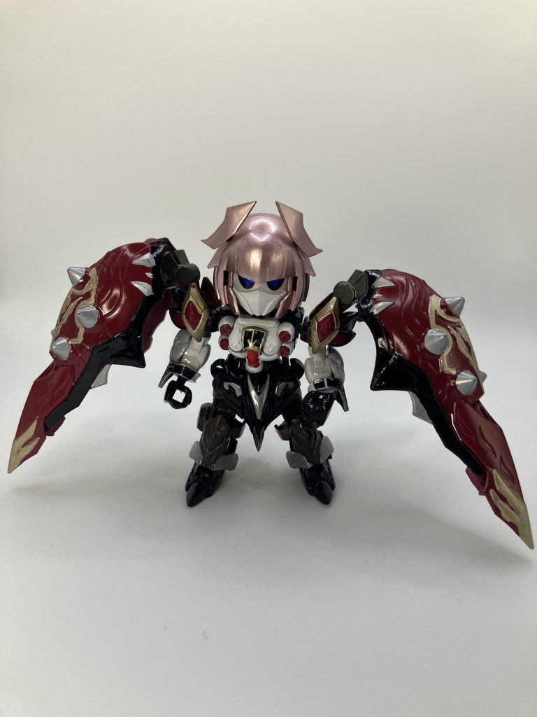 引きでバインダーをマントに見立てて塗装してますが、スパイクがあるのでちょっと物々しい感じですね